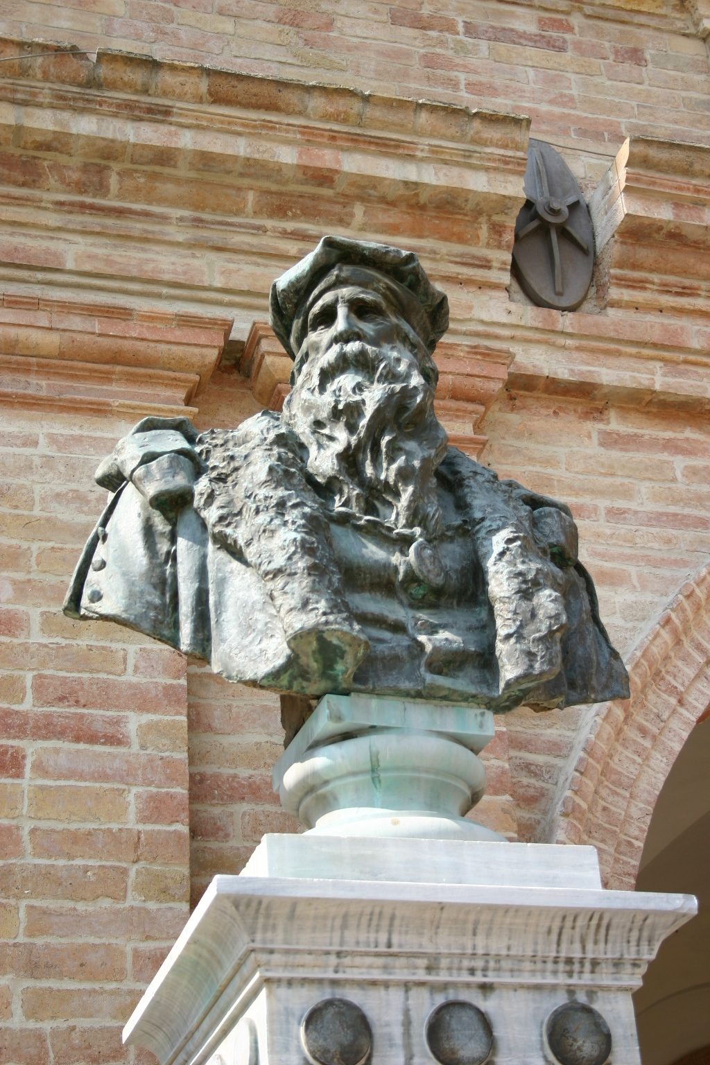 Bartolomeo%20Eustachi%27s%20monument%2C%20San%20Severino%20Marche%2C%20Italy%20-%2003.JPG